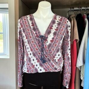 Hollister Long Sleeve HiLow Blouse w Tassel Tie Closure Beachy Batik Print Sz S